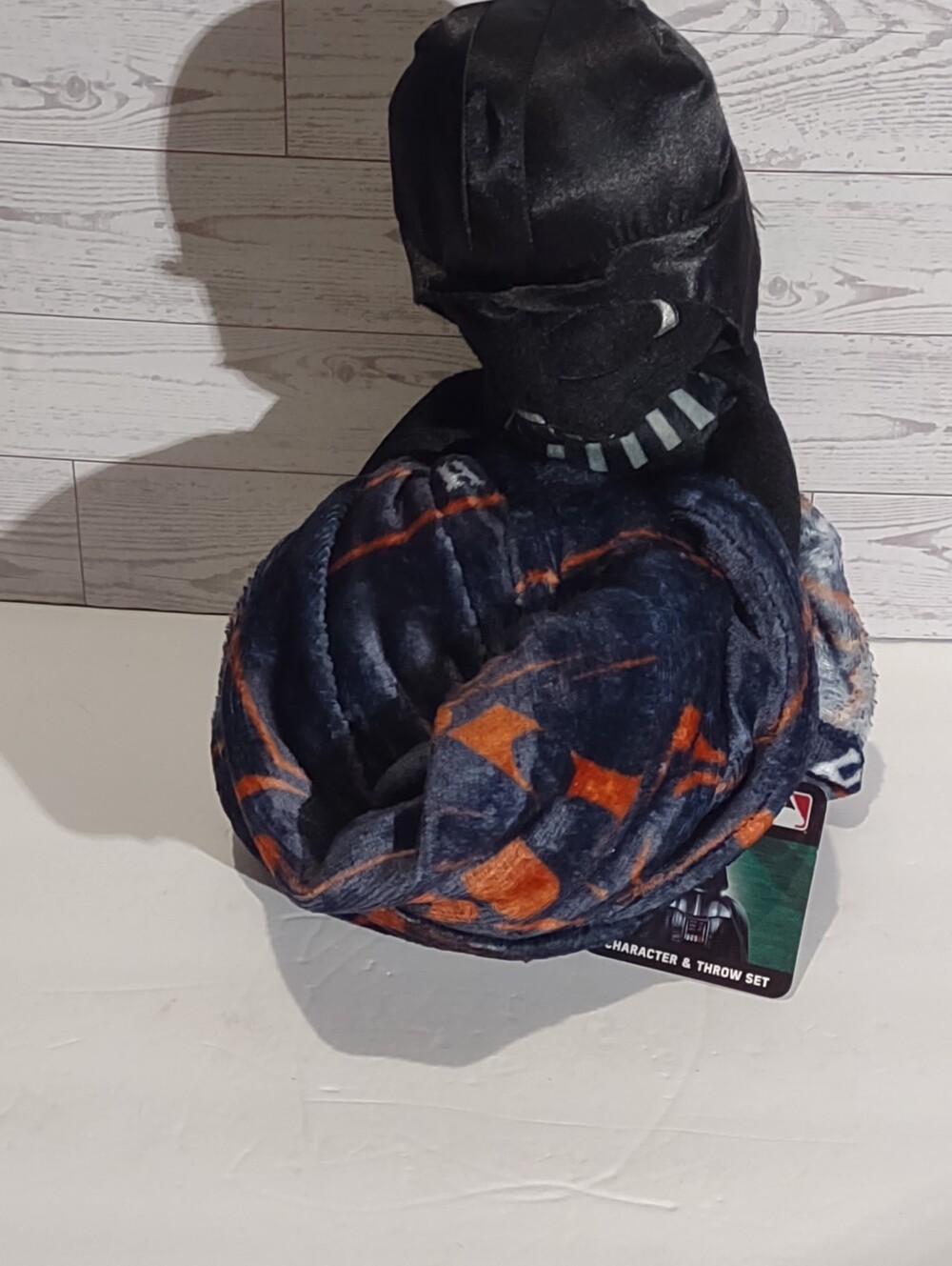Star Wars Darth Vader character and throw set